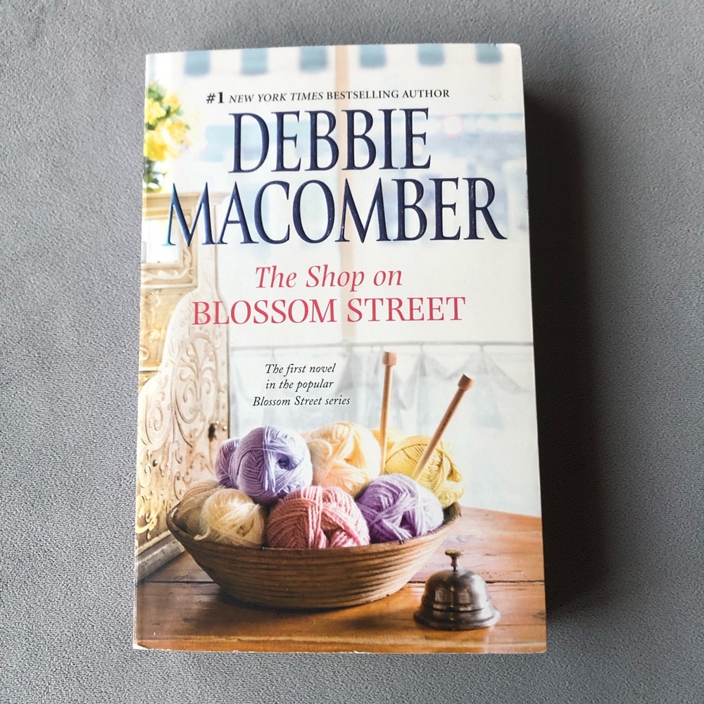 The Shop on Blossom Street ~ Debbie Macomber ~ Paperback